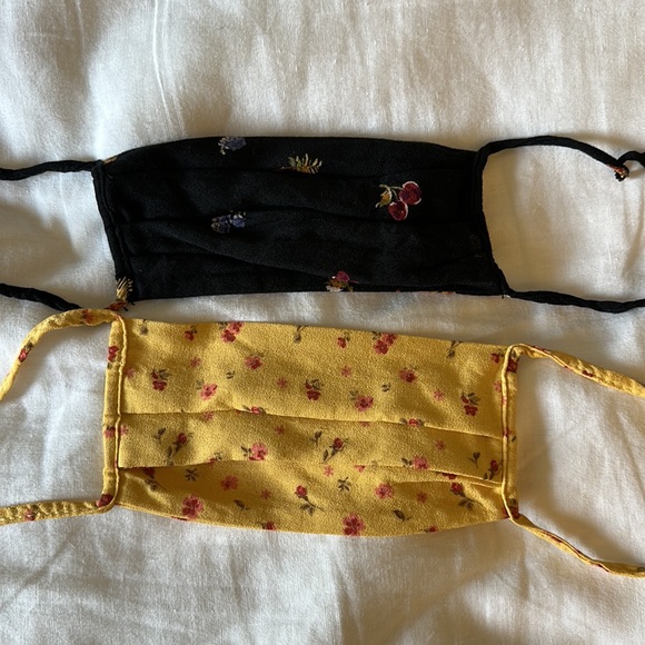 Reformation face masks - Picture 2 of 3